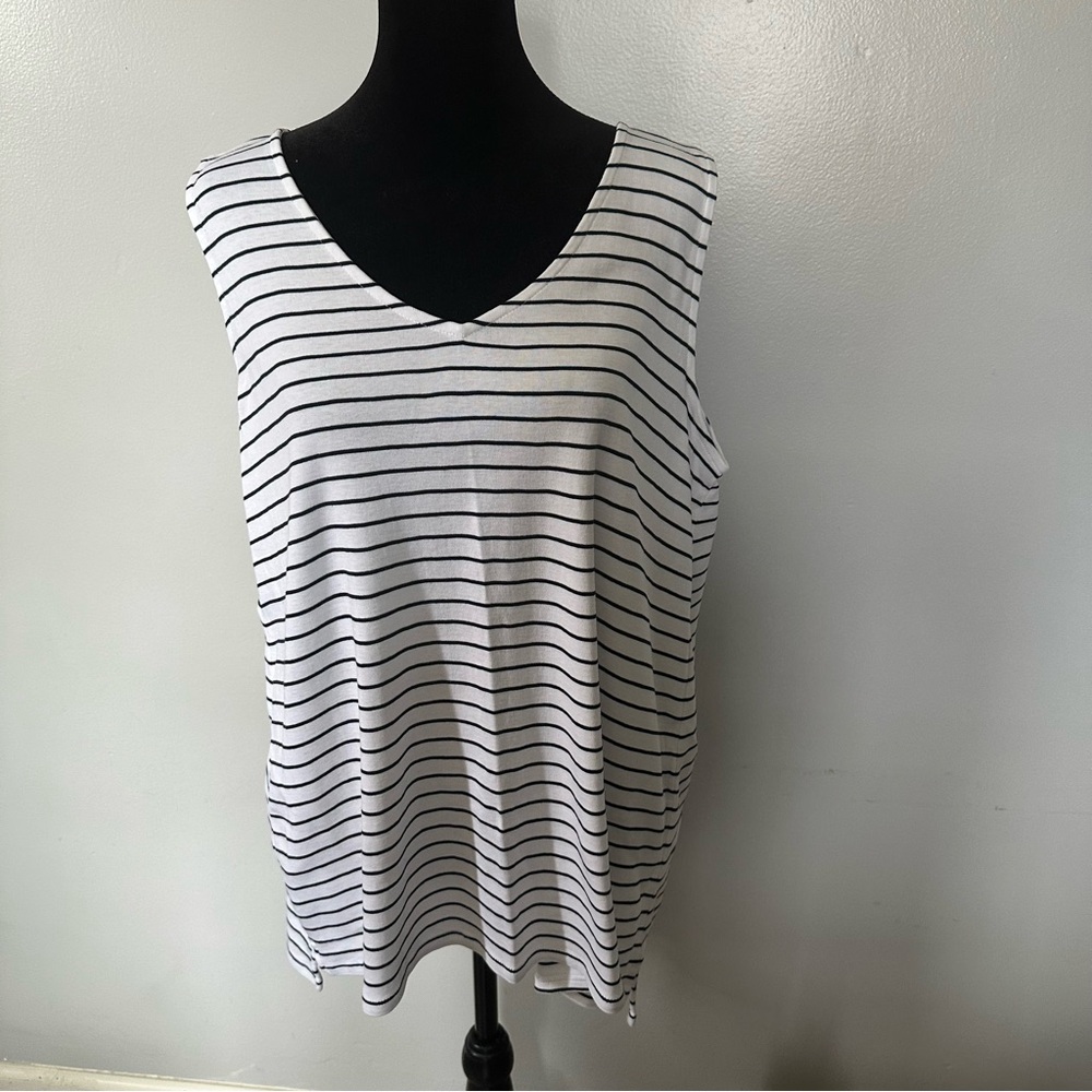 J. Jill Black and White Sleeveless Relaxed Tank Top